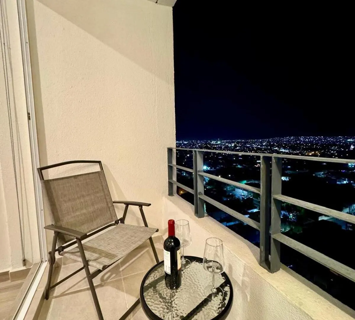 Modern 12Th-Floor Penthouse W 2 Balconies & City Views Guadalajara